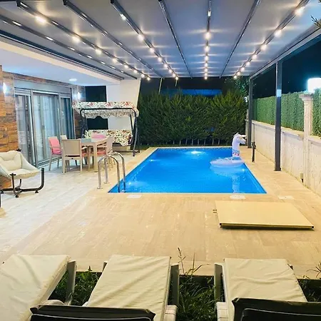 Villa Kuşadası'nda Havuzlu Lüx Life