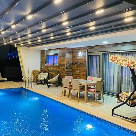 Kuşadası'nda Havuzlu Lüx Life